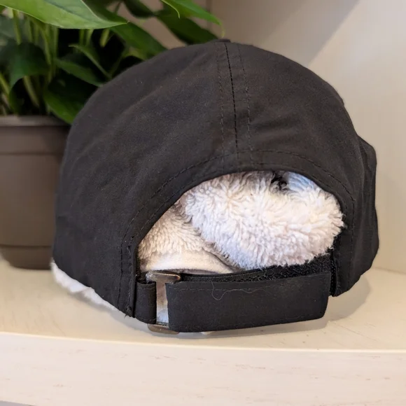 Gaiam Cruiser Breathable Nova Hat Black Laser Cut Running Yoga Performance Cap - Picture 5 of 5